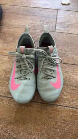 Nike soccer cleats youth size 1