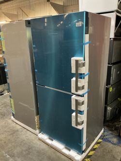 Liebherr SC7541IM Bottom Freezer Refrigerator (Open-Box / Scratch & Dent)
