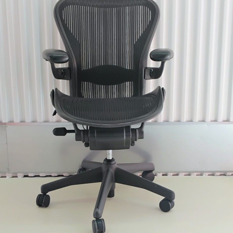 Authentic Herman Miller Aeron Office Chair Size B Available For Pickup 