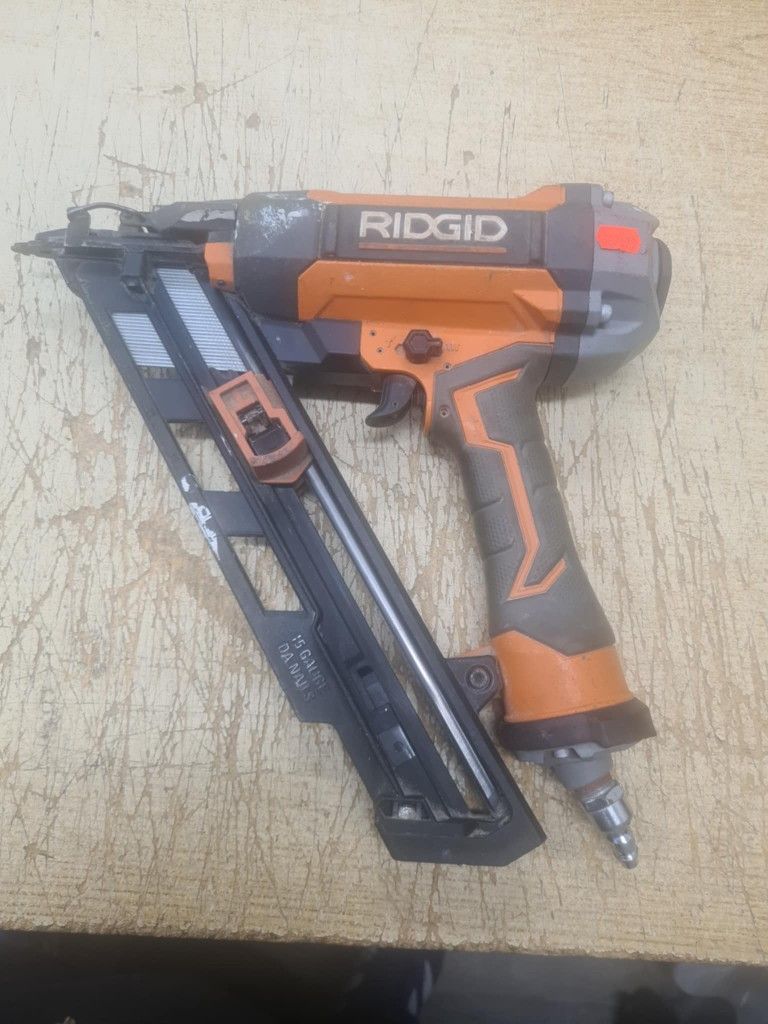 RIDGID
Pneumatic 15-Gauge 2-1/2 in. Angled Finish Nailer
(Model: R250AFF)