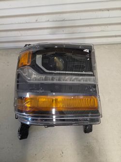 2016 , 2017 , 2018 Chevy Silverado passenger side headlight