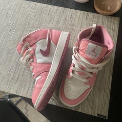 Air Jordan 1 Mid GS Valentines Day 