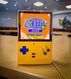 Retroid Pocket Classic (Yellow) – Mint + Custom Clamshell Case