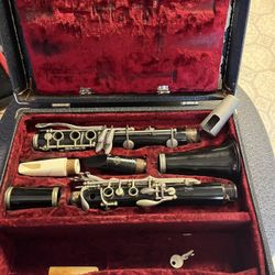  Selmer , clarinet in a box with the key , great for school “ Selmer “