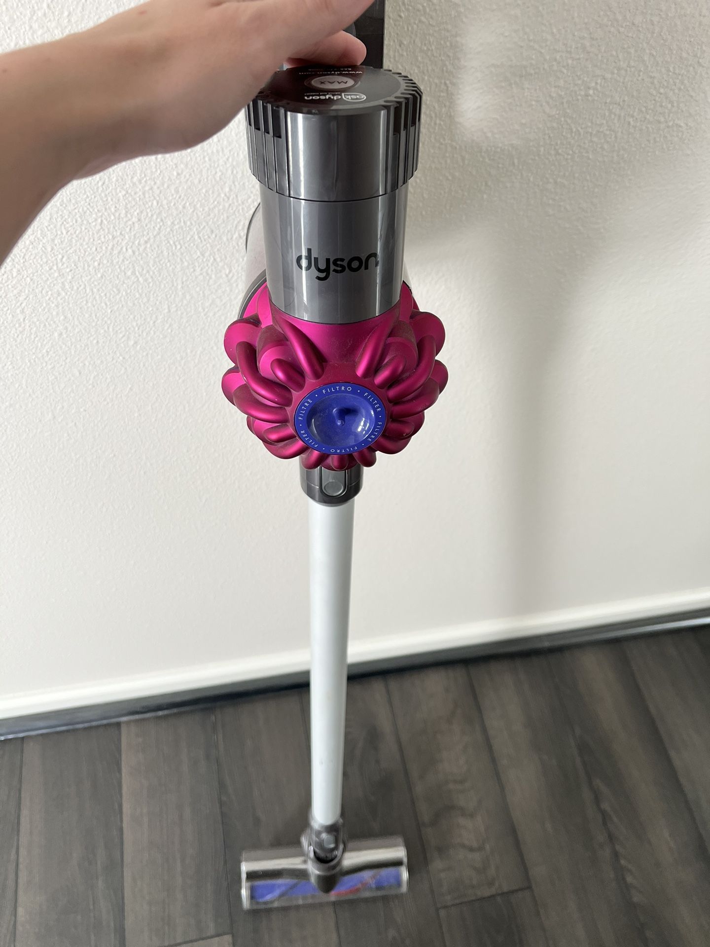 Dyson V6 Stick Vacuum Cordless for Sale in Kenmore, WA OfferUp