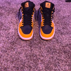Yellow Jordan 1’s