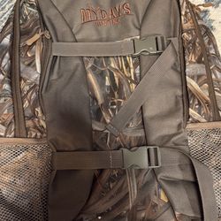 MYDAYS Hunting Backpack, Waterproof Camo Hunting Pack with Bow & Rifle Holder,Outdoor Gear Durable Large Capacity Hunting Daypack for Rifle Bow Gun