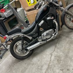 Suzuki Intruder 800 