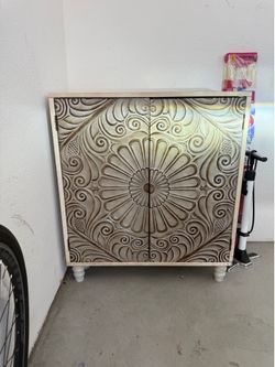 32” W accent cabinet/ buffet cabinet