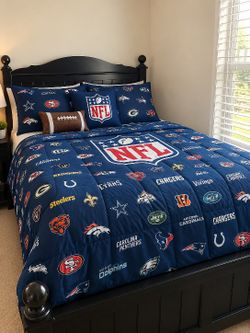 FULL SIZE POSTER BED WITH BOXSPRING
