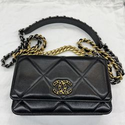 Chanel 19 Woc Black Pre-owned 
