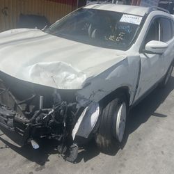 17 Nissan Rogue For Parts