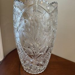 Detailed Vintage Large Crystal Flower Vase 12” Tall X 6.75” Wide With Beautiful Roses And Zigzag Edge