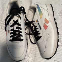 Reebok Size 8 Tennis Shoe 
