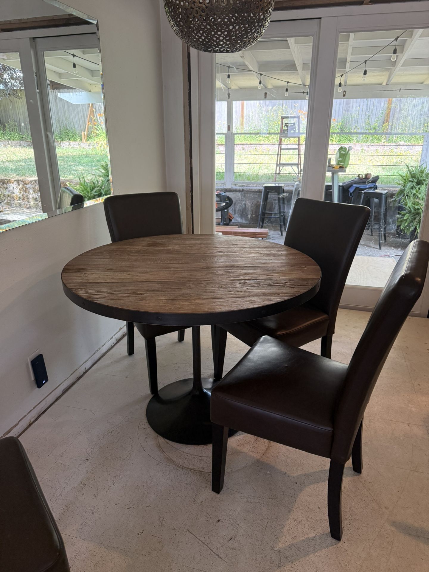 Restoration Hardware Table (4chairs ) 