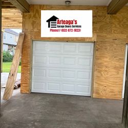 Garage Door / Puerta De Garage 