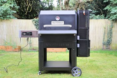 Masterbuilt Gravity Series 1050 Digital Charcoal Grill + Smoker - Like New