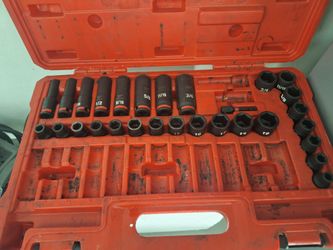 Milwaukee shockwave Impact Socket Set with Case and new Shockwave 7 pcs red helix