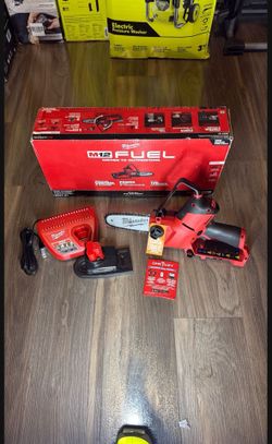 Milwaukee 2527-21 M12 FUEL HATCHET 6 in Pruning Saw Brushless kit