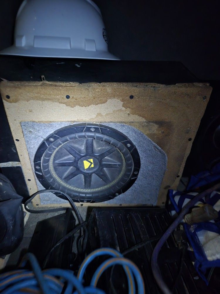 Pioneer Touch Screen Head Unit, Dual 600 Watt Amp and Kicker 10" In The Box
