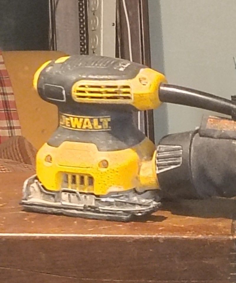 DEWALT PALM SANDER