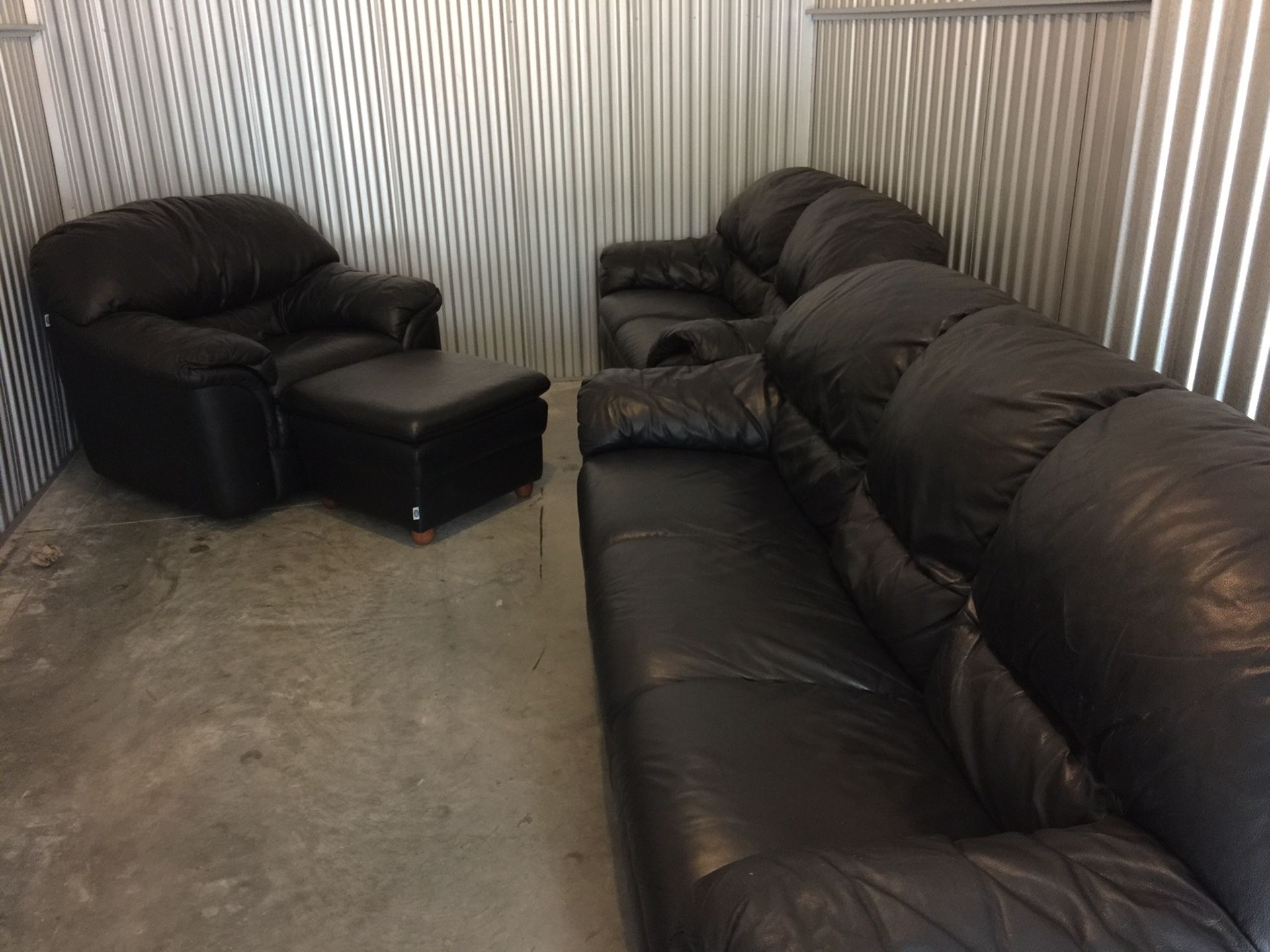 4 piece Bruma Italian black living room set for sale !!