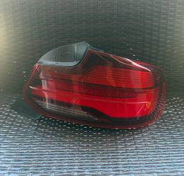 2018 2019 2020 BMW 2-Series 228i 230i M2 235i Right Passenger Side Outer Tail Light OEM 9491594