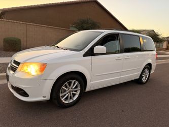 2015 Dodge Grand caravan. Clean Title. DVD