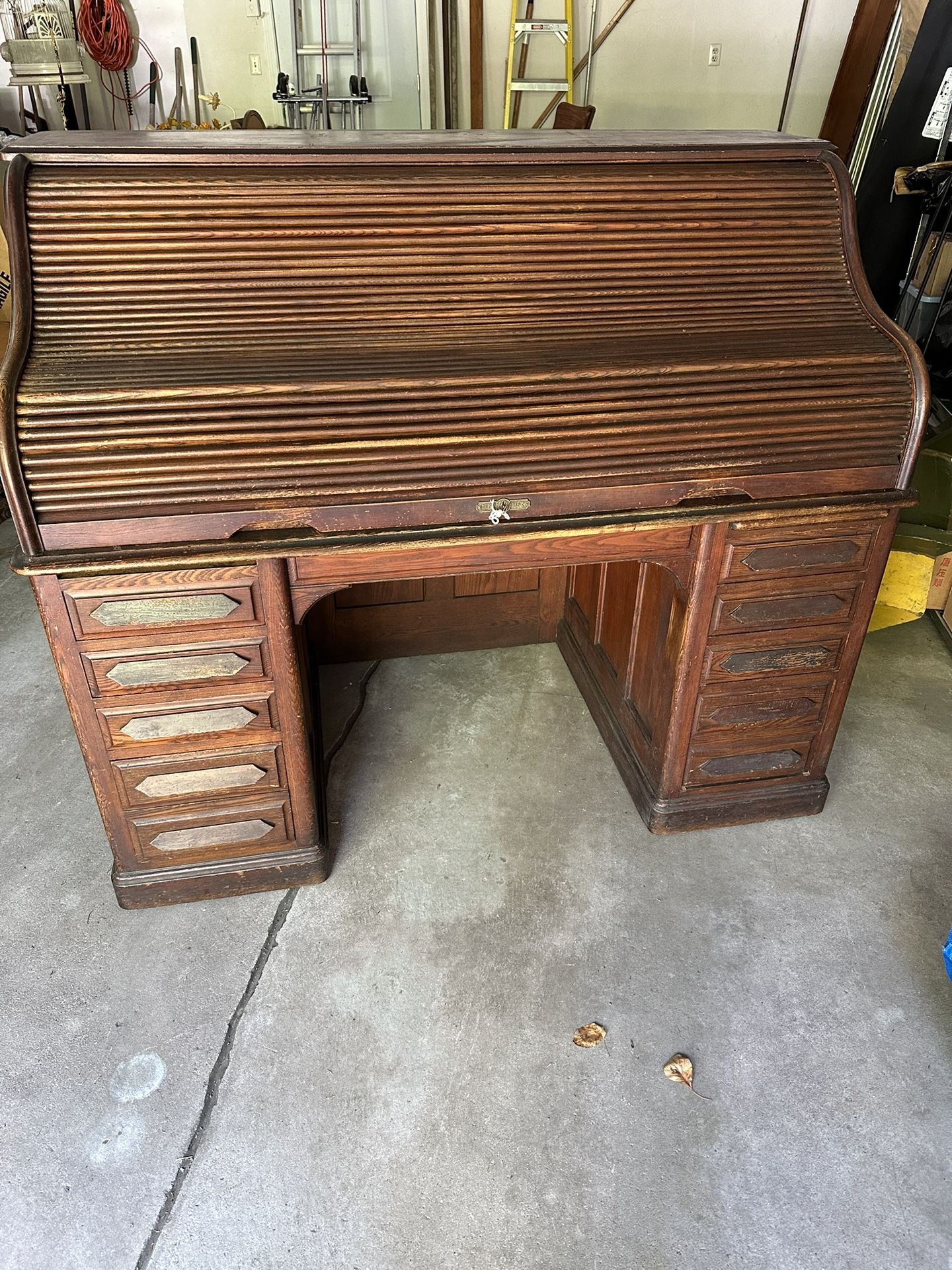 Antique Derby Desk 60” S Roll And Chair