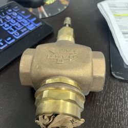 1 1/2 In 3- Way F-NPT Globe Valve 