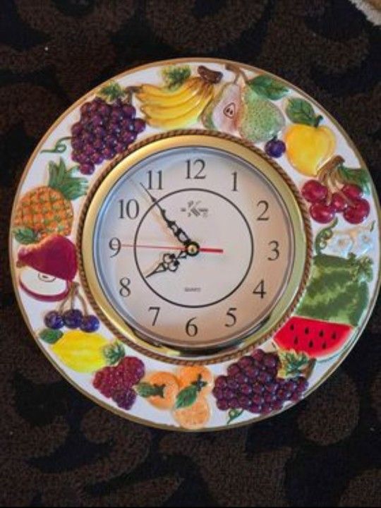 Vintage Quartz Fruit Clock
