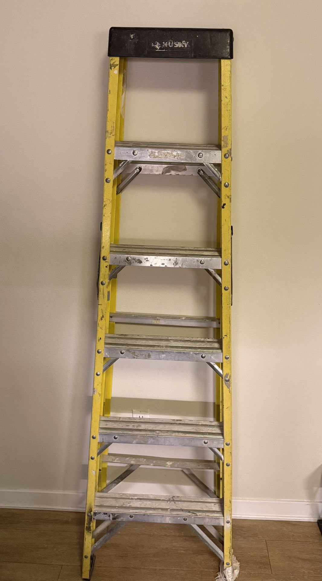 Husky 6 ft. fiberglass step ladder