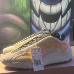 REAL Yeezy 700 V3