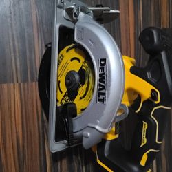 Dewalt 20v Brushless Circular Saw 6-1/2" Tool Only 