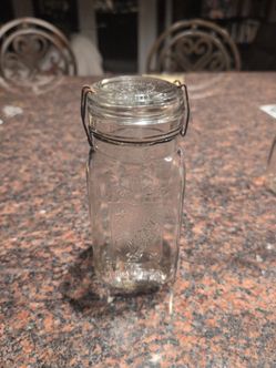 Queen wide mouth jar