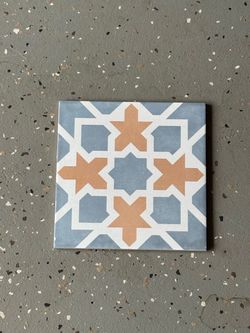 Approximately 250 ft.² of tile