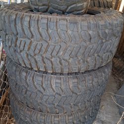 SET OF 4 RENEGADE RADAR TIRES