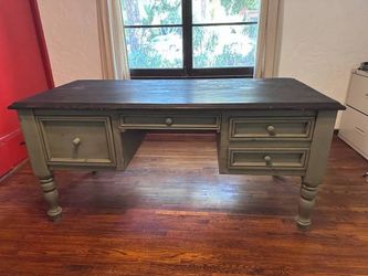 Executive Desk *FREE DELIVERY*