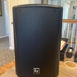 ELECTRO VOICE  8” Powered  800 Watt Full Range Speaker