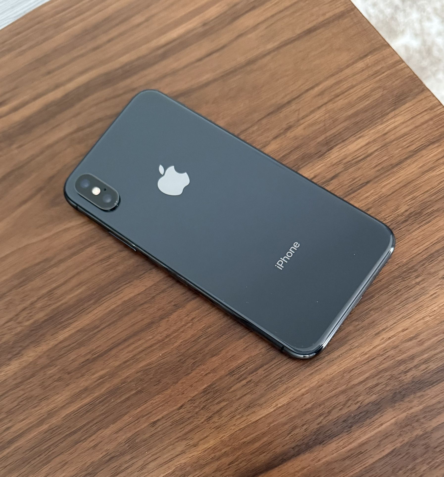 iPhone XS 64GB Unlocked - Excellent