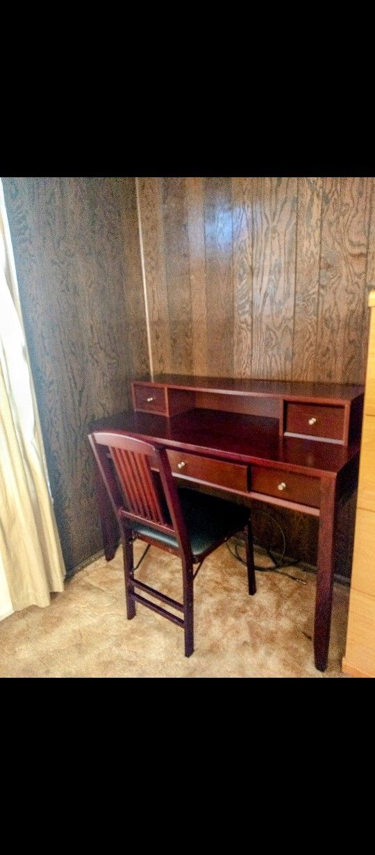 4 Drawer Desk With Keyboard Pull-Out Tray Made By Target Home (Hudson Series)