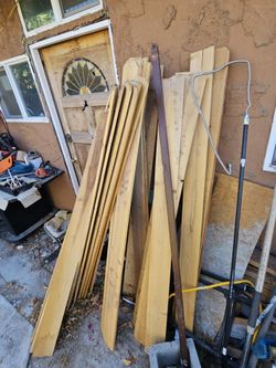 CONSTRUCTION WOOD NEW,NEVER USED FROM HOME DEPOT. TAKE ALL.