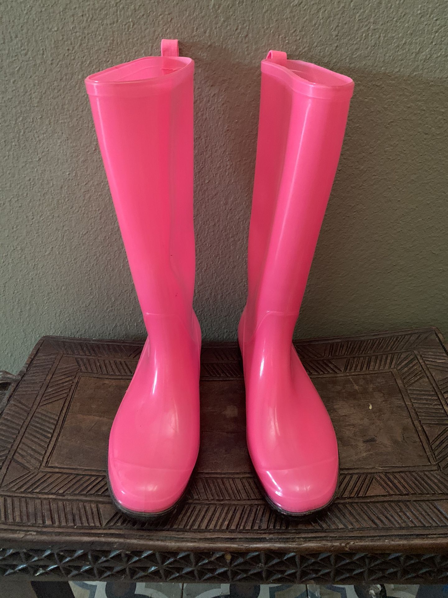 Rain Boots- Capelli NY-Ladies 6 -will Fit slender7- Never Worn-Pretty pink