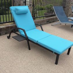 2 lounge chairs - beige cushions
