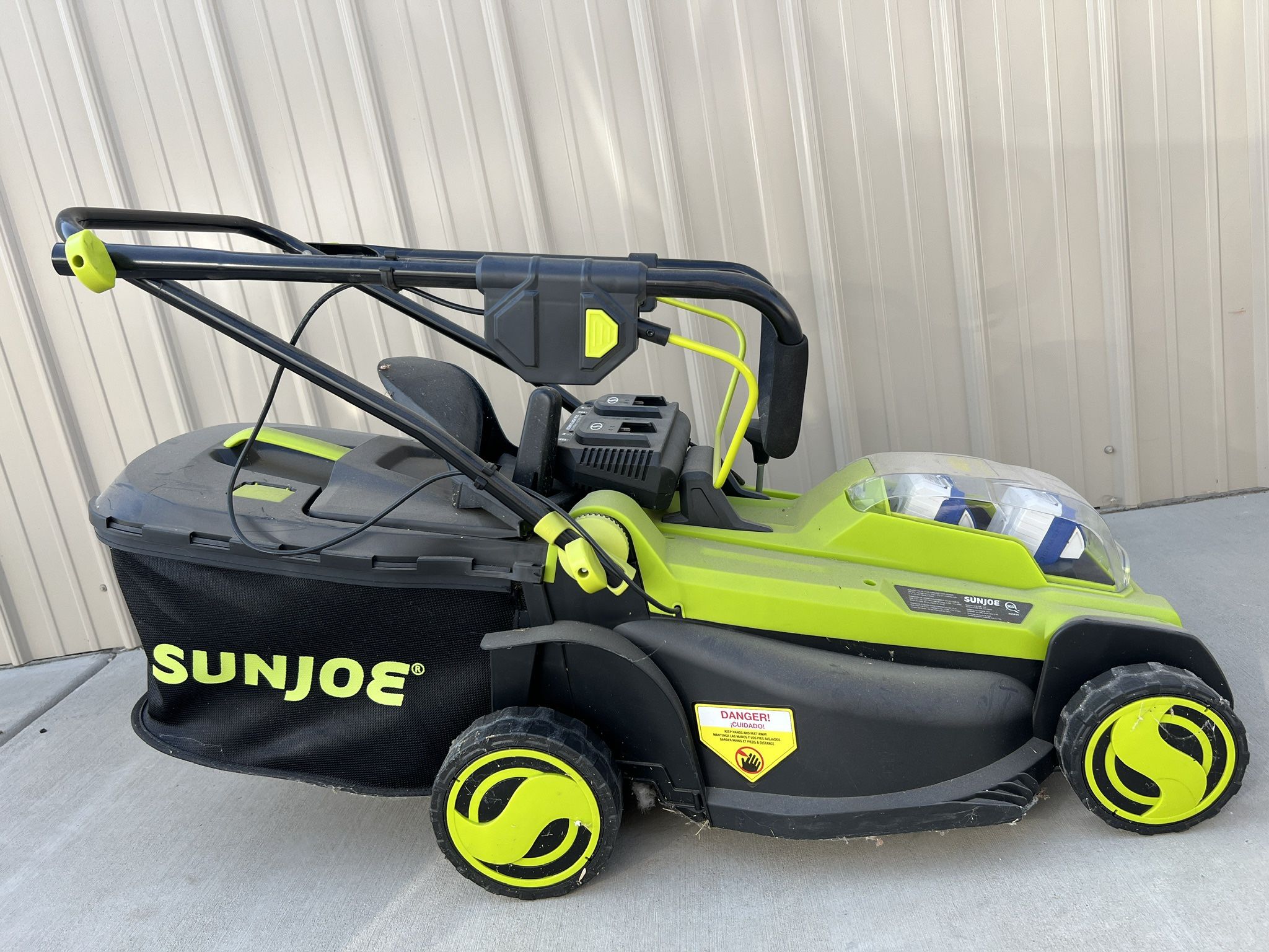 Sunjoe Electric Lawn Mower With Batteries and Charger