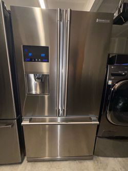 Electrolux counter-depth 22.1 Cu.Ft capacity refrigerator.