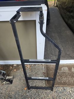 Truck bed steps