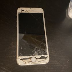 iPhone 7 (best offer takes It )