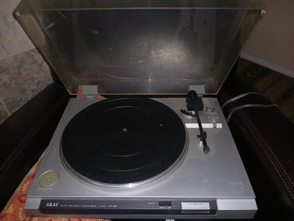 Akai Turntable Model AP-B1