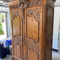 Kreiss Armoire